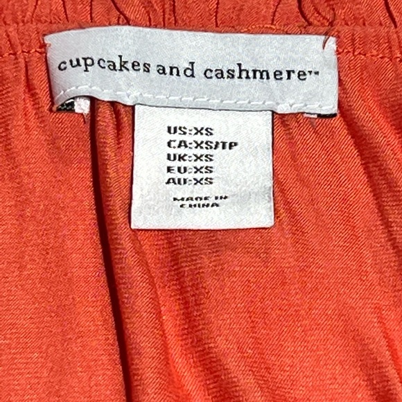 Cupcakes and Cashmere sleeveless shirt. Size XS - Picture 2 of 4